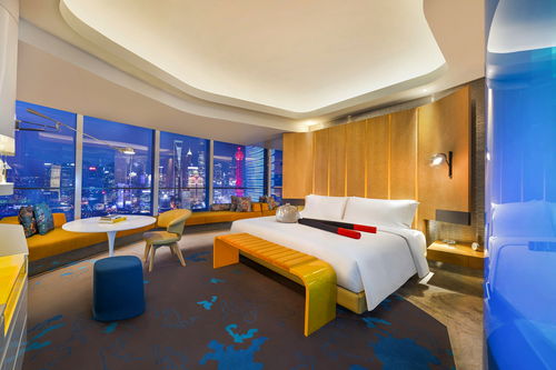 为何酒店床尾常有一张凳子？服务生揭秘 好处远比想象的多